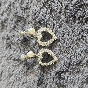 Vintage costume rhinestone and pearl heart earrings